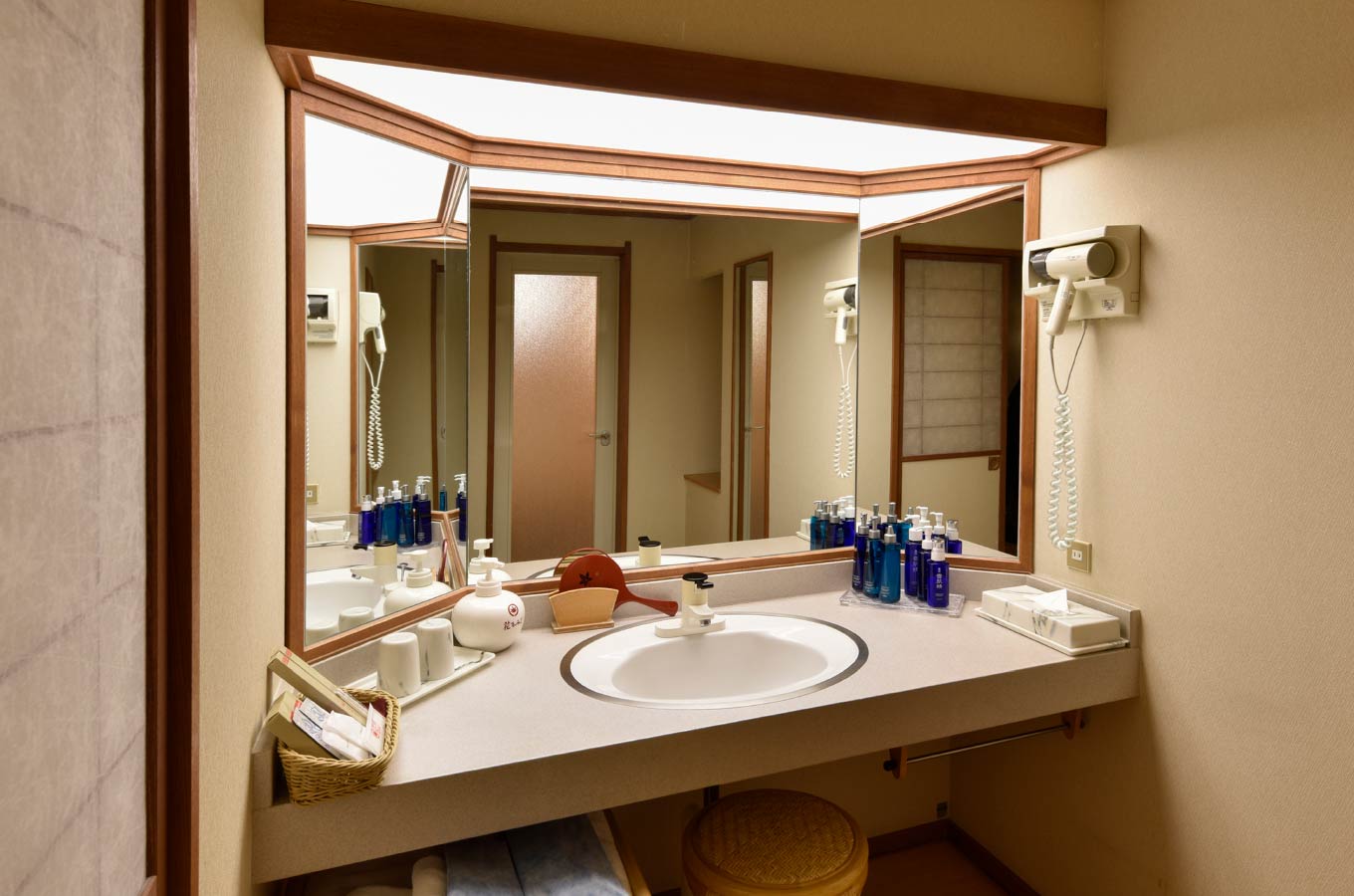 Comfort Japanese-style Room | Guest rooms |HANAMOMIJI | Jyozankei onsen HANAMOMIJI in Hokkaido ...